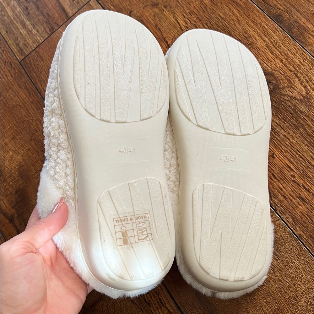 Cream Textured Slippers - Picture 3 of 3